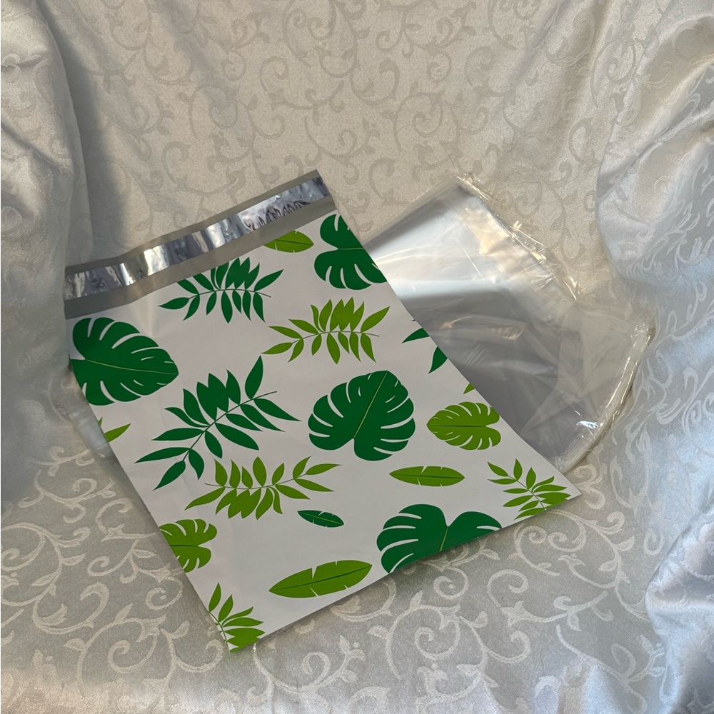 20 pieces- 10 tropical leaves polymailers 10x13 & 10 clear resealable bags 9x12